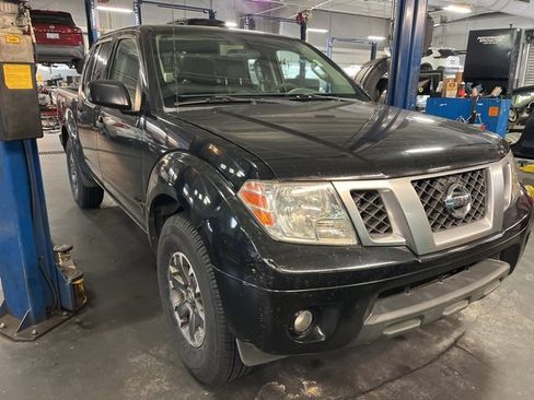 Used 2015 Nissan Frontier Desert Runner image 2