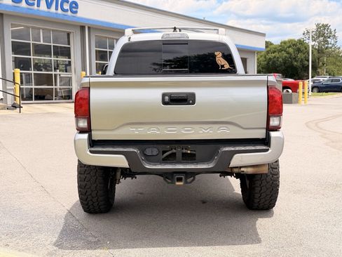 Used 2022 Toyota Tacoma SR5 w/ Technology Package RWD image 19