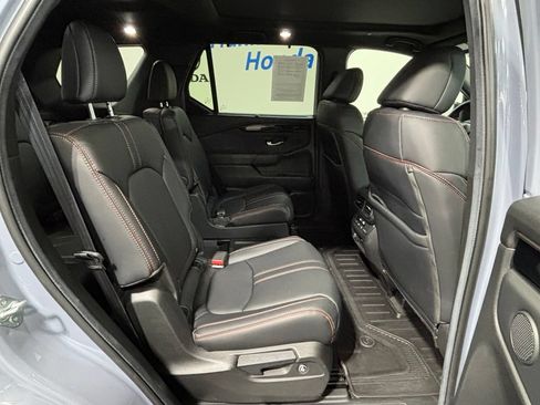 Used 2025 Honda Pilot TrailSport image 36