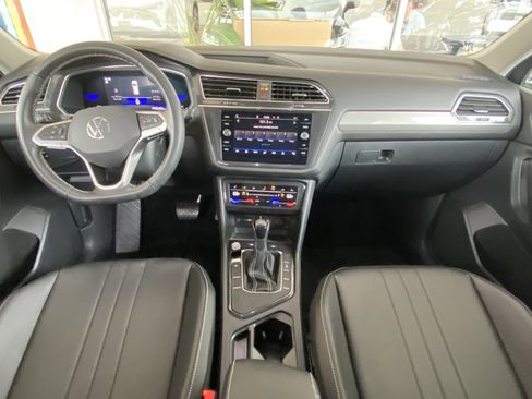Certified 2022 Volkswagen Tiguan SE w/ Panoramic Sunroof Package image 19