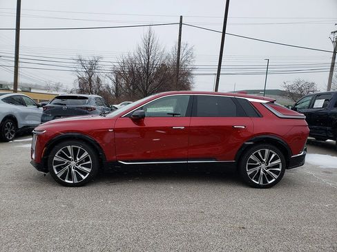 Used 2024 Cadillac Lyriq Luxury w/ LPO, Floor Liner Package image 8