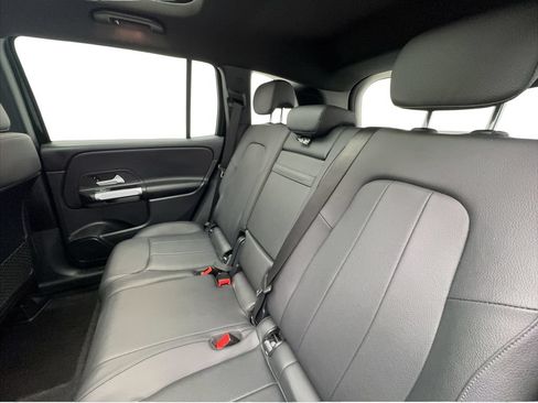 Used 2025 Mercedes-Benz GLB 250 4MATIC image 24