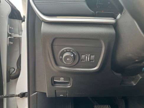 Used 2021 Jeep Grand Cherokee L Limited AWD/4WD image 23