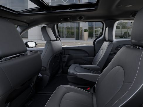 New 2026 Chrysler Pacifica Limited image 23