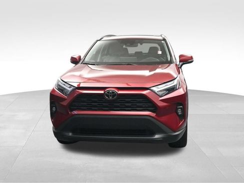 Used 2022 Toyota RAV4 XLE Premium FWD image 8