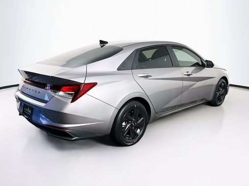 Used 2022 Hyundai Elantra SEL FWD image 9