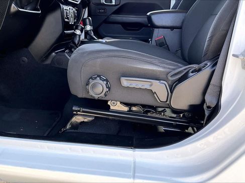 Used 2020 Jeep Gladiator Overland AWD/4WD image 33