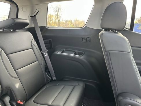 Used 2023 GMC Acadia SLT w/ Technology Package image 13