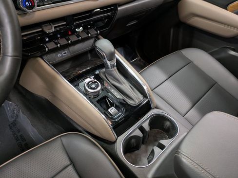 Used 2024 GMC Canyon Denali image 15