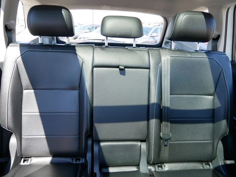 Used 2021 Volkswagen Tiguan SE w/ Panoramic Sunroof Package image 13