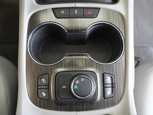Used 2023 GMC Acadia SLT FWD image 23