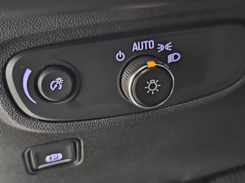 Used 2022 GMC Terrain SLE w/ Driver Convenience Package FWD image 32
