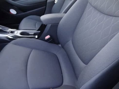 Used 2022 Toyota Corolla LE image 9