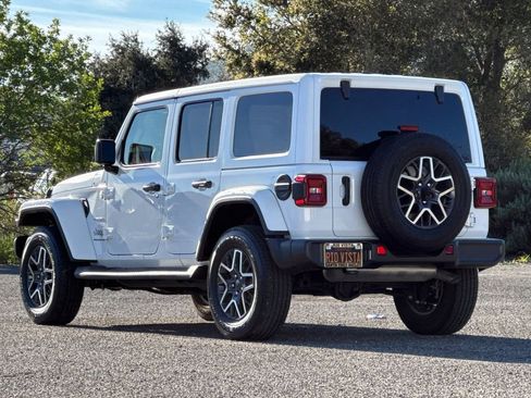 Used 2024 Jeep Wrangler Sahara image 6