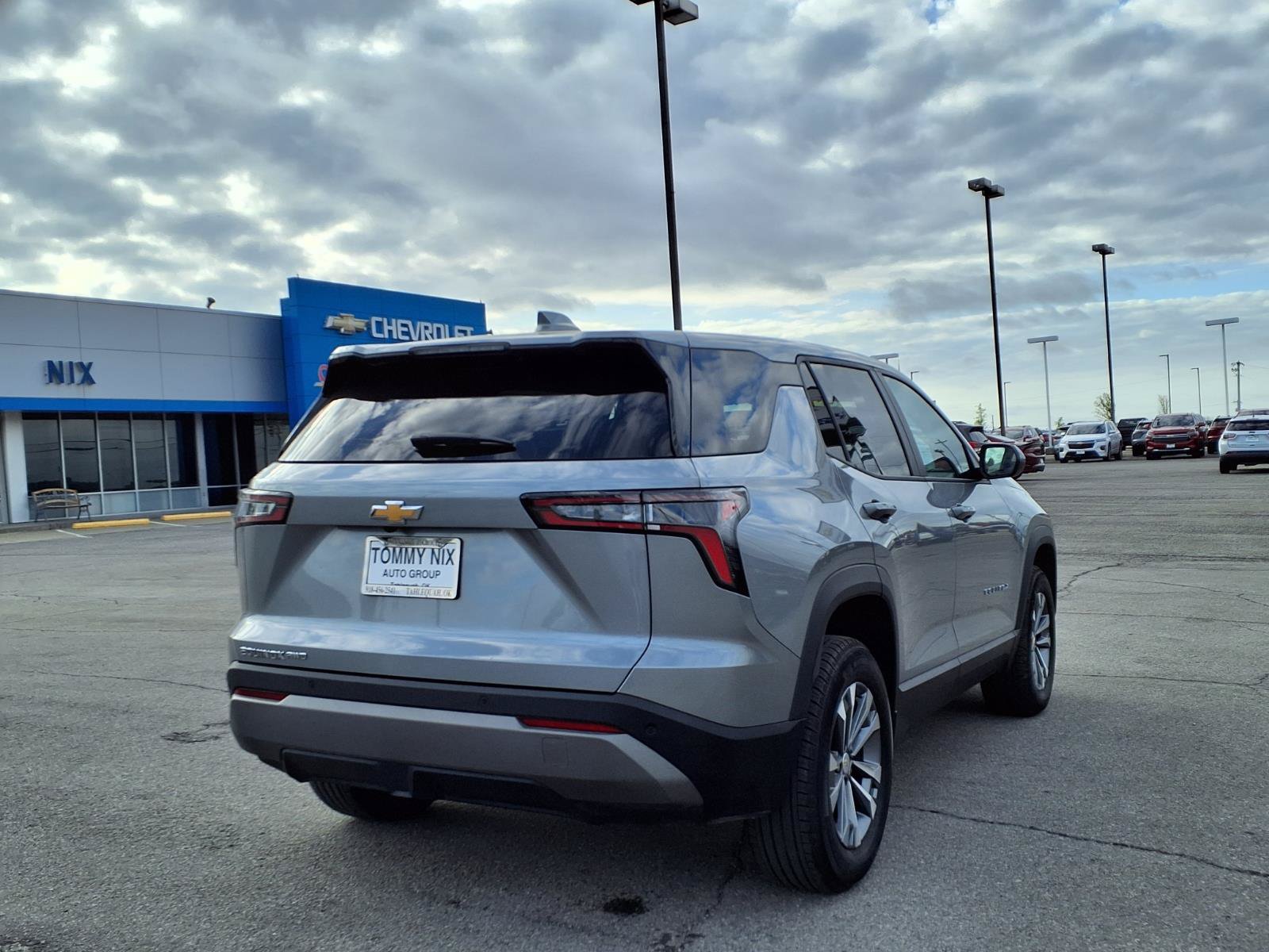 Used 2026 Chevrolet Equinox LT AWD/4WD image 2