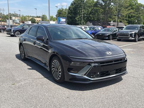 Certified 2025 Hyundai Sonata Limited FWD image 5