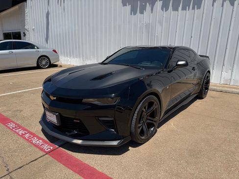 Used 2018 Chevrolet Camaro SS RWD image 1