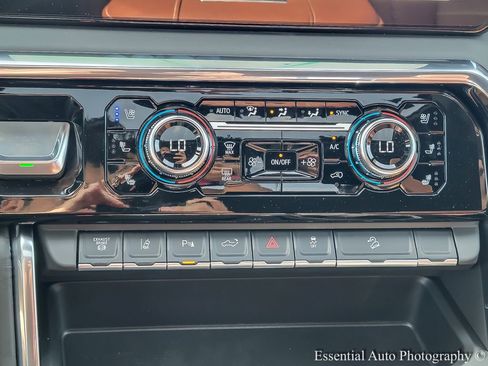 New 2026 GMC Sierra 2500 Denali Ultimate w/ LPO, Black Badging Package image 16