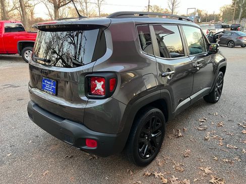 Used 2017 Jeep Renegade Altitude image 5