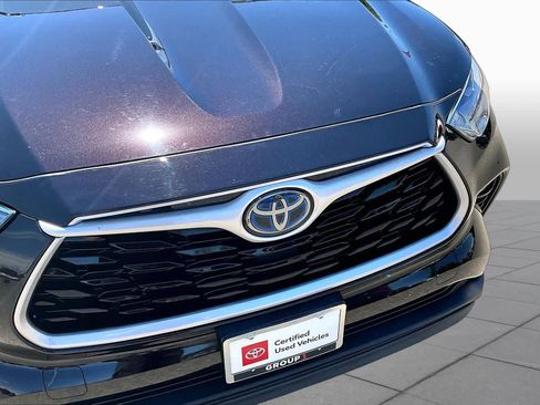 Certified 2021 Toyota Highlander XLE AWD/4WD image 29