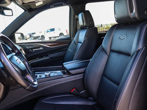 Used 2021 Cadillac Escalade Luxury image 25