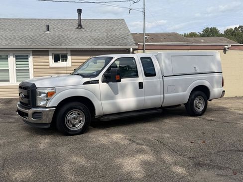 Used 2016 Ford F250 XL w/ Power Equipment Group RWD image 2