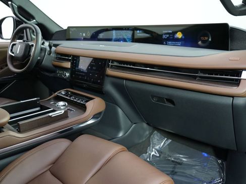 New 2026 Lincoln Navigator Reserve AWD/4WD image 15