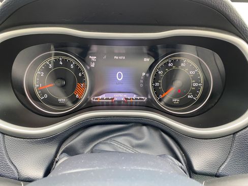 Used 2015 Jeep Cherokee Limited w/ Luxury Group AWD/4WD image 17