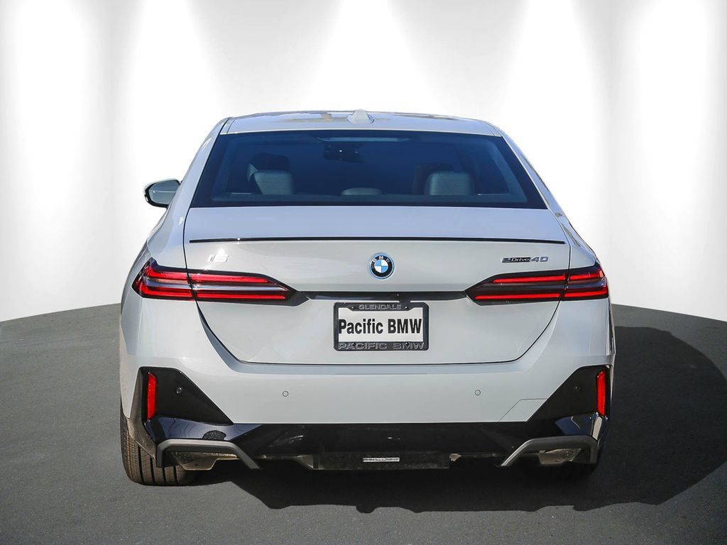 New 2027 BMW i5 eDrive40 w/ M Sport Package RWD image 5