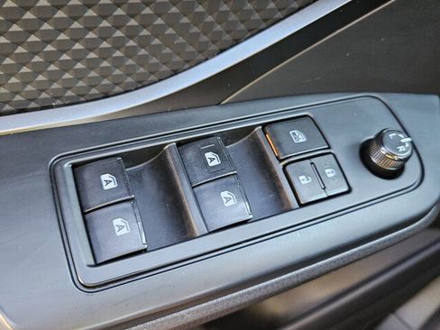 Used 2019 Toyota C-HR LE image 33