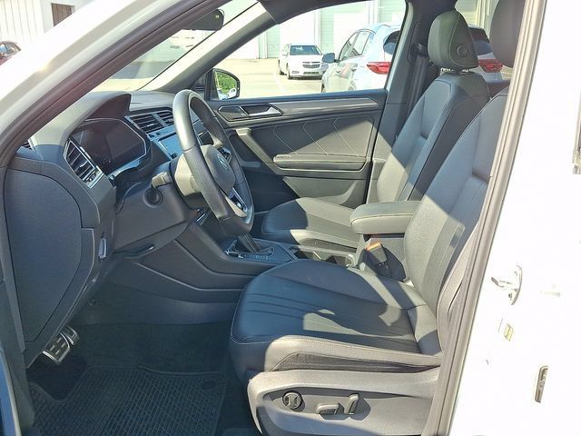 Used 2024 Volkswagen Tiguan SE R-Line FWD image 10