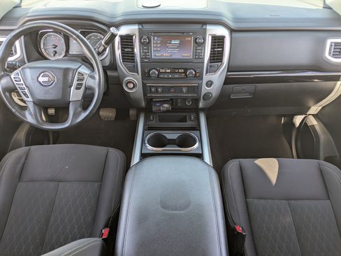 Used 2017 Nissan Titan SV image 14
