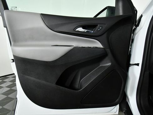 Used 2022 Chevrolet Equinox LS image 21