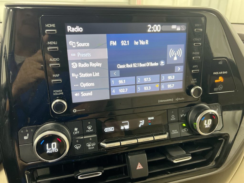 Used 2021 Toyota Highlander XLE AWD/4WD image 14