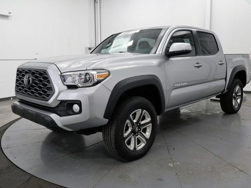 Used 2022 Toyota Tacoma TRD Off-Road w/ Technology Package AWD/4WD image 3