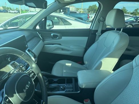Certified 2023 Kia Sorento S w/ Panoramic Sunroof Package image 9