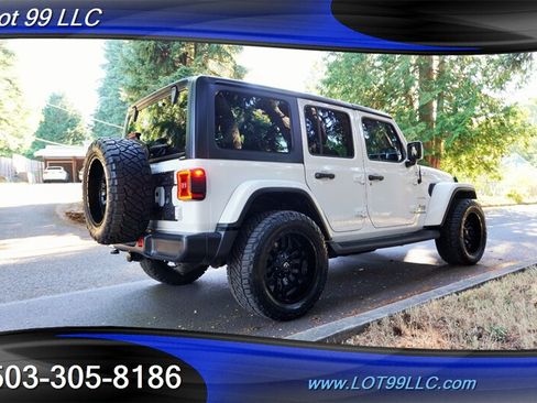 Used 2018 Jeep Wrangler Unlimited Sahara AWD/4WD image 9