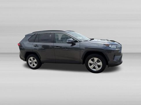 Used 2021 Toyota RAV4 XLE AWD/4WD image 3