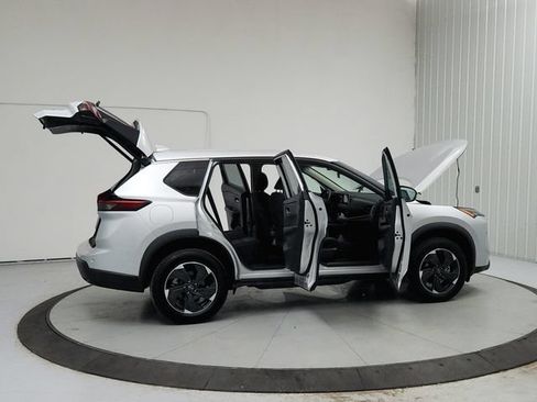 Used 2024 Nissan Rogue SV AWD/4WD image 16