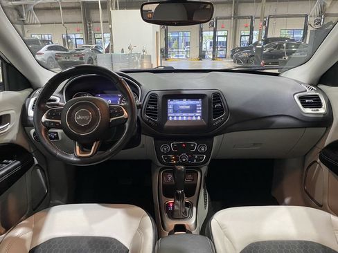 Used 2018 Jeep Compass Latitude w/ Popular Equipment Group FWD image 2
