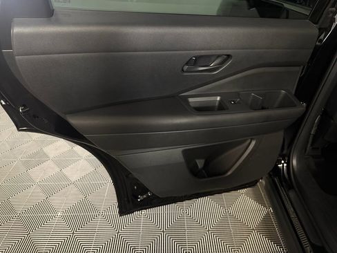 Used 2025 Nissan Pathfinder SV FWD image 25