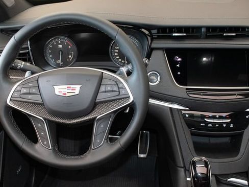 Used 2025 Cadillac XT5 Sportv w/ Technology Package AWD/4WD image 16