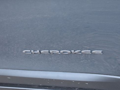 Used 2016 Jeep Cherokee Trailhawk w/ Comfort/Convenience Group AWD/4WD image 12