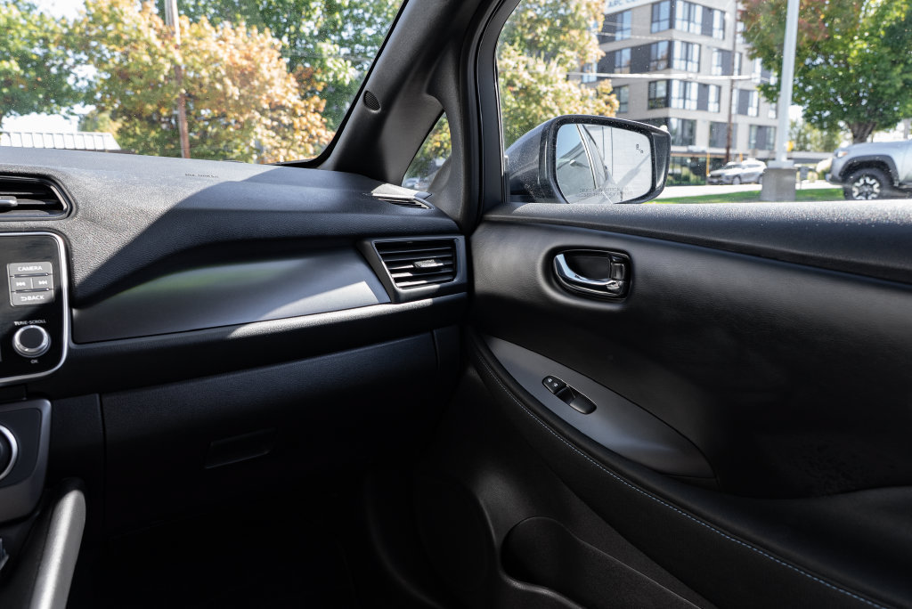 Used 2025 Nissan Leaf S FWD image 10