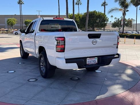 Certified 2025 Nissan Frontier SV AWD/4WD image 6