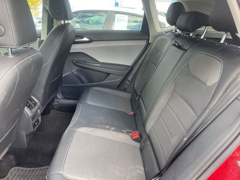 Used 2022 Volkswagen Taos SE image 7