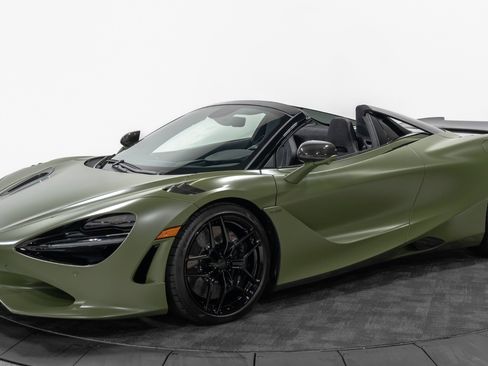 Used 2026 McLaren 750S Spider RWD image 2