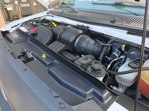 Used 2018 Ford E-350 and Econoline 350 Super Duty w/ Power Windows & Locks Group image 23