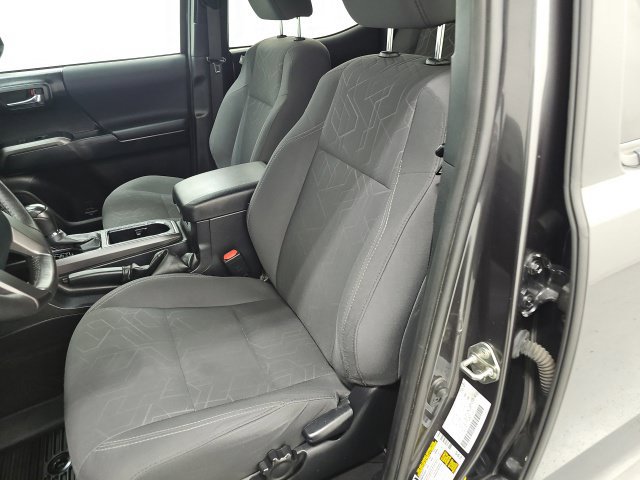 Used 2017 Toyota Tacoma TRD Sport w/ Tow Package (A/T) AWD/4WD image 18