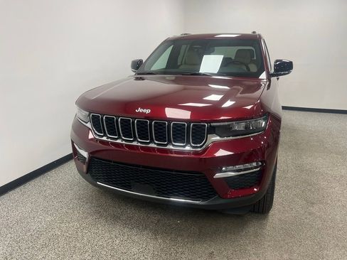 Used 2024 Jeep Grand Cherokee Limited image 3